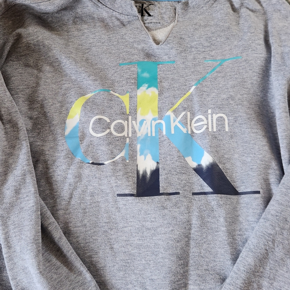 Cropped Calvin Klein Heather Gray Top with Blue Trim